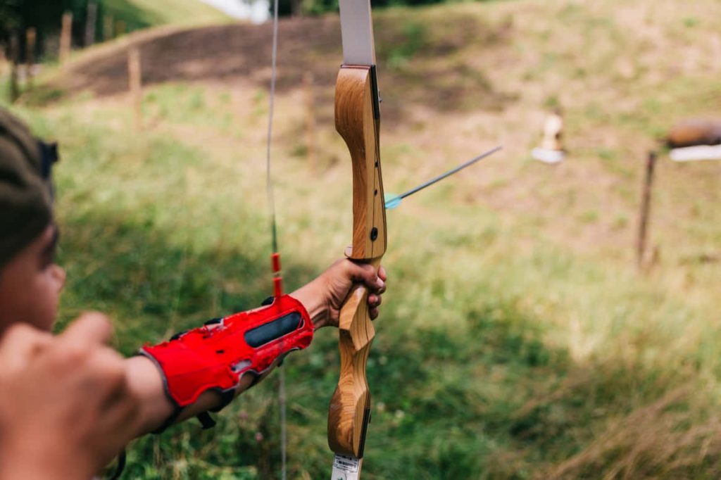 How To Aim A Recurve Bow Without A Sight: 4 Methods